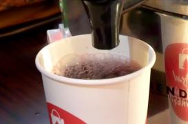 Vinul fiert, afacere de sărbători. La târguri şi în restaurante se vinde aproape ca berea la metru