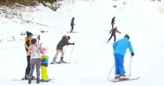 Cei 80 de mii românii care au mers în pensiunile şi hotelurile din ţară au cheltuit 15 milioane de euro