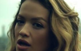 Rita Ora și-a pus dinte de aur. Vedeta şi-a şocat fanii!