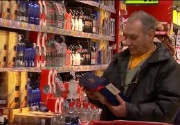 În hipermarketuri sunt deja cozi: după ospăţul de Crăciun, românii pregătesc meniul de Revelion