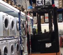 Filmul tragediei din centrul comercial din Craiova. Dosar penal după ce un client a murit strivit de un container (Video)