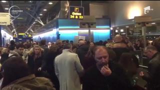 Haos pe aeroportul Standsted din Londra. Zeci de zboruri au fost anulate din cauza zăpezii (Video)