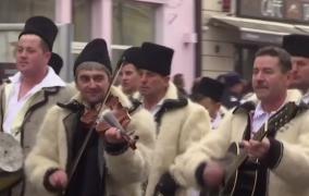 Tradiţiile de Anul Nou din Maramureş atrag ca un magnet turiştii