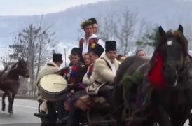 Tradiţiile româneşti au devenit faimoase în toată lumea! Jurnaliştii străini au venit în Maramureş pentru Sărbătorile de iarnă