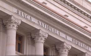 Guvernul se ceartă cu Banca Naţională, pe români îi aşteaptă un 2018 cu scumpiri şi rate mai mari la credite