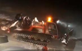 Copii de doar doi ani, blocaţi în viscol, pe munte. Operaţiune de salvare in extremis, în Bucegi, unde 135 de oameni sunt izolaţi