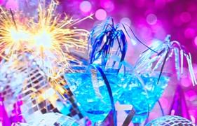 Sondaj: 60% dintre români vor petrece Revelionul acasă