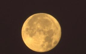 În seara de Revelion, Luna se va afla cel mai aproape de Pământ