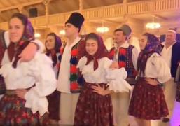 În Maramureş, 1.000 de oameni petrec trei zile şi trei nopţi, de Revelion