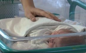 Primii veniți pe lume în 2018. Vasile, Maria şi Victoria sunt doar trei dintre bebeluşii născuţi în primele ore ale noului an