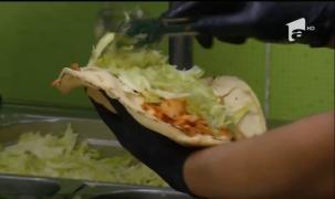 Românii au revenit, după sărbători, la shaorma şi hamburgeri