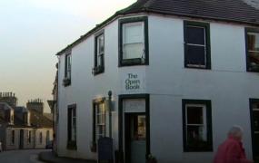 Cadou unic pentru iubitorii de carte, din partea unei librării dintr-un orăşel pitoresc din Scoţia