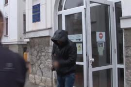 Un poliţist braşovean a fost la un pas să îşi omoare fosta iubită chiar în faţa copilului lor de doar doi ani