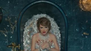 Taylor Swift, gest impresionant pentru o tânără însărcinată în opt luni, pe care a cunoscut-o în culisele unui spectacol
