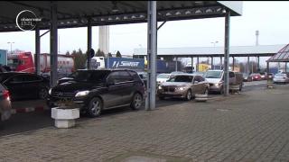 Aglomeraţie infernală la graniţa cu Ungaria. Sute de şoferi au stat ore în şir la coadă pentru a ieşi din ţară