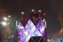 Sărbătoare pe străzile Madridului! Cei trei Magi aduc copiilor dulciuri și cadouri