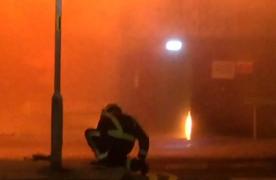 Aproape o sută de pompieri s-au luptat, timp de trei ore, cu un uriaş incendiu, în nordul Londrei