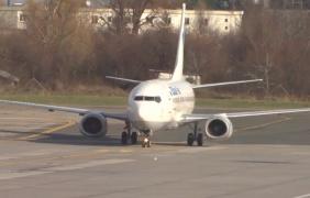 Un avion cu români a întârziat decolarea spre Bucureşti după ce doi pasageri s-au luat la bătaie la bord