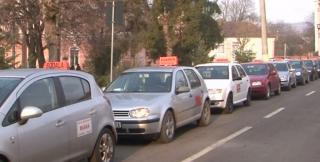 Protest cu claxoane la Târnăveni al instructorilor auto