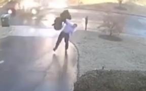 Mersul pe gheaţă cu pantofii de serviciu poate fi o misiune imposibilă