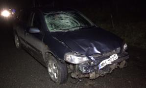 Tragedie cumplită în Mehedinţi! Un șofer de 19 ani și-a ucis prietenul, cu care băuse un pahar de vin, lovindu-l cu mașina în timp ce acesta mergea pe marginea drumului