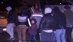 Bătaie cu topoare şi săbii într-o comună din Vaslui. Un tânăr de 22 de ani a fost înjunghiat, el fiind transportat în stare gravă la spital