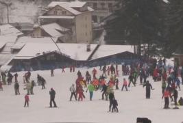 În sfârşit, a nins cum trebuie la munte şi copii din taberele de ski au avut o ultimă zi de vacanţă perfectă