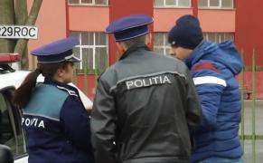 Panică într-un parc din Capitală, unde un grup de părinţi a anunţat că a pus carne otrăvită pentru a ucide cainii