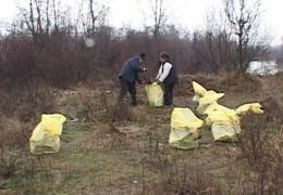 Descoperire şocantă pe malul râului Jiu! Peste 500 de kilograme de oase au fost împrăştiate pe zeci de metri