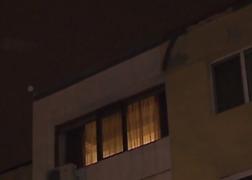 Rafalele de vânt au făcut pagube în Constanţa. Tabla de pe acoperişul unui bloc a fost smulsă, iar locatarii au chemat pompierii