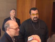 Campania împotriva hărţuirii sexuale de la Hollywood l-ar putea trimite după gratii pe Steven Seagal