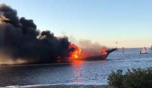 Navă mistuită de flăcări în largul Floridei. Cum au scăpat cu viaţă cei 50 de pasageri aflaţi în drum spre un cazinou plutitor (Video)