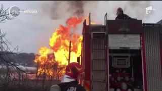 Incendiu devastator la conducta din Gorj. Mai multe localităţi au rămas fără gaze după explozia cu cinci răniţi (Video)