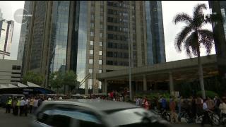 Tragedie în Jakarta! 72 de oameni au fost răniţi după ce un tavan al Bursei s-a prăbuşit peste ei