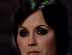 Moartea solistei "The Cranberries" rămâne un mister