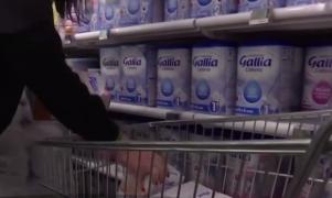 Scandalul laptelui praf cu Salmonella ia amploare. Milioane de cutii cu produse pentru sugari au fost retrase din peste 80 de ţări