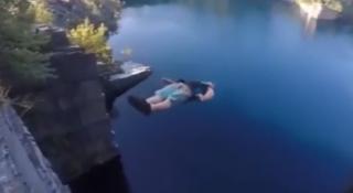 Salt spectaculos, dar periculos al unui american amator de senzaţii tari