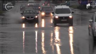 Imaginile dezastrului de la Arad. Cartiere întregi au fost acoperite de ape după o ploaie (Video)