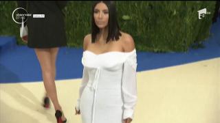 Kim Kardashian, mesaj emoţionant după venirea pe lume a celui de-al treilea bebeluş al familiei West! (Video)