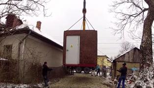 Casă nouă ridicată de motociclişti pentru un bătrânul de 80 de ani. Bunicul Victor a trăit ani la rând în frig