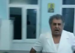 Un medic din Pucioasa s-a năpustit asupra unui bărbat care-i cerea ajutorul pentru o rudă adusă la spital