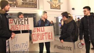 Protestatarii din Capitală au venit şi de la 3.000 kilometri distanţă ca să strige împotriva Legilor Justiţiei