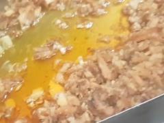 Pericolul din shaorma. Carne mucegăită şi sos expirat, ingredientele care ne pot îmbolnăvi