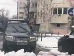 Încă un scandal cu jandarmi. Cum a ignorat un şofer al Jandarmeriei 7 semne de circulaţie care îi restricţionau trecerea