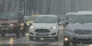 Val de ninsori în opt judeţe din sud-estul ţării. Vântul va bate la rafală cu până la 70km/h