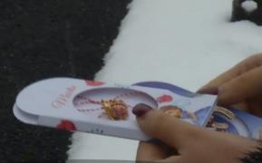 Afacerea Mărţişorul a început în mijlocul iernii! Românii se grăbesc să cumpere mici daruri pentru începutul primăverii