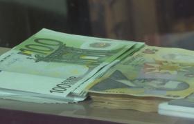 Băncile au trecut de pragul de 4,7 lei pentru un euro. Scumpirile vin în valuri peste români