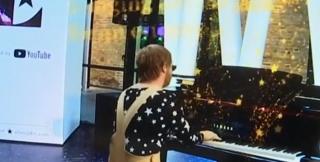 Elton John, recital virtual într-o gară din Londra!