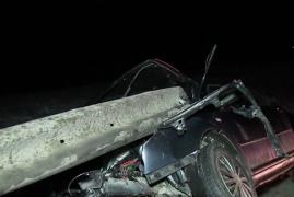 Un parapet a străpuns maşina unui tânăr din Dej, care a fost la un pas de moarte. Compania de Drumuri spune că i-ar putea imputa şoferului paguba