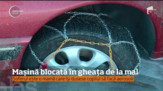 Şoferiţa din Constanţa care a rămas cu maşina blocată în marea îngheţată riscă o amendă uriaşă